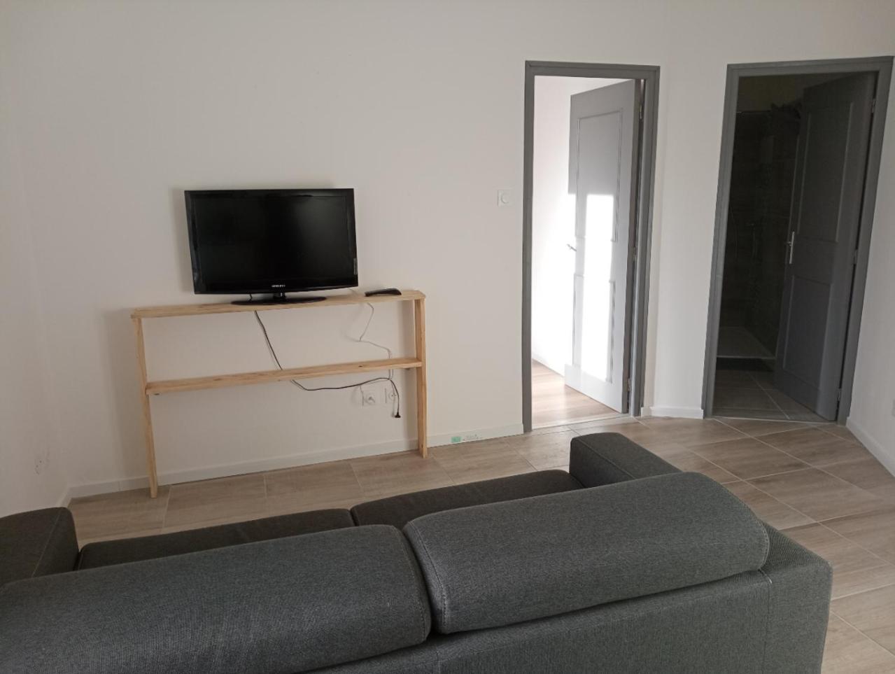 Appart Proche Toutes Commodites Souvigny Buitenkant foto